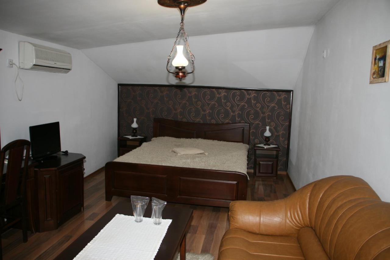 Oazis Guesthouse Lovech Exterior photo