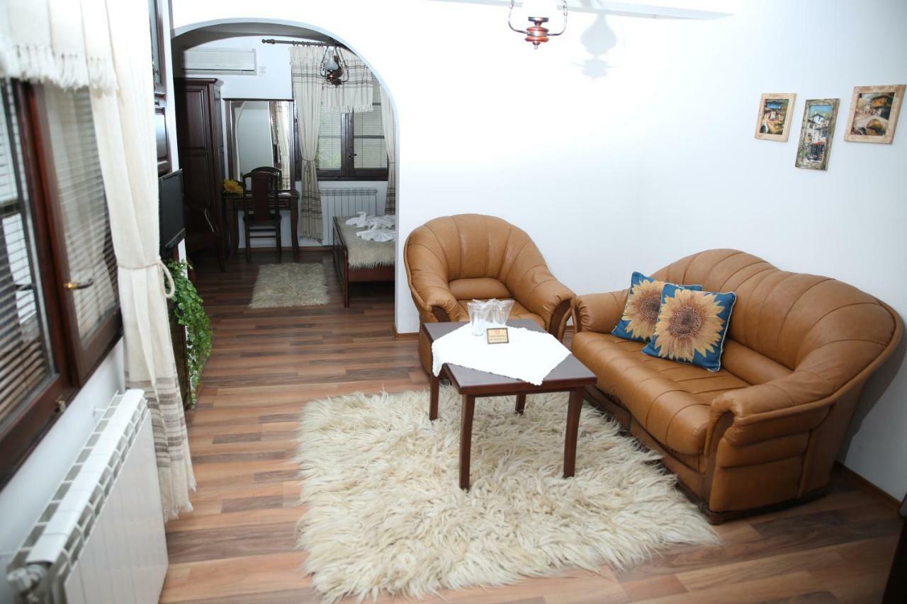 Oazis Guesthouse Lovech Exterior photo