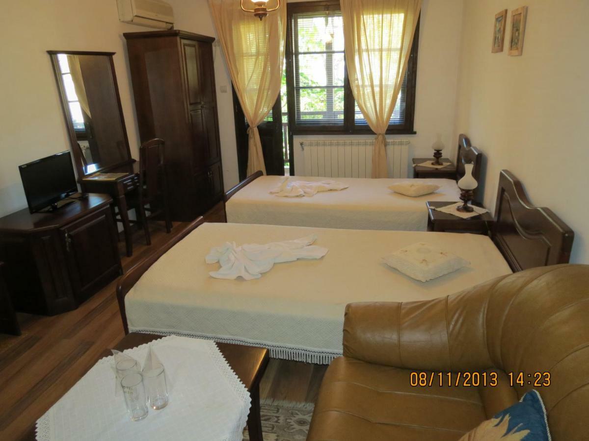 Oazis Guesthouse Lovech Exterior photo