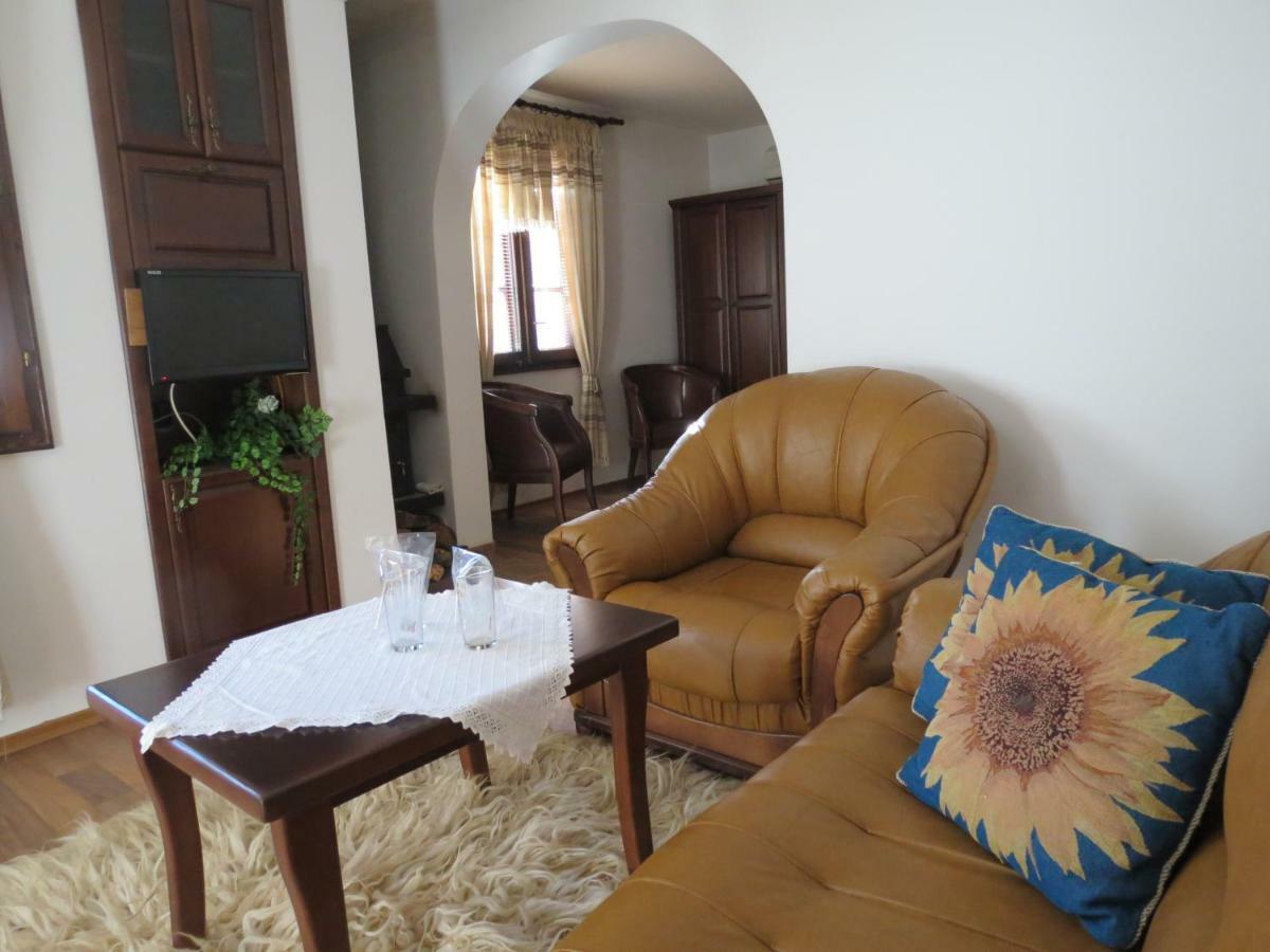 Oazis Guesthouse Lovech Exterior photo