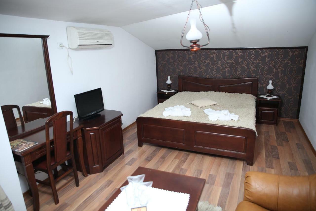 Oazis Guesthouse Lovech Exterior photo