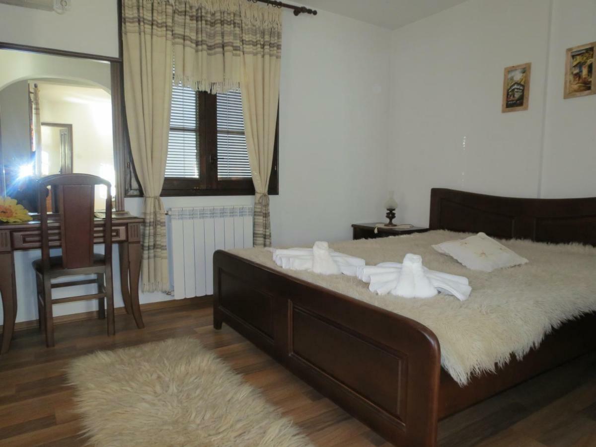 Oazis Guesthouse Lovech Exterior photo