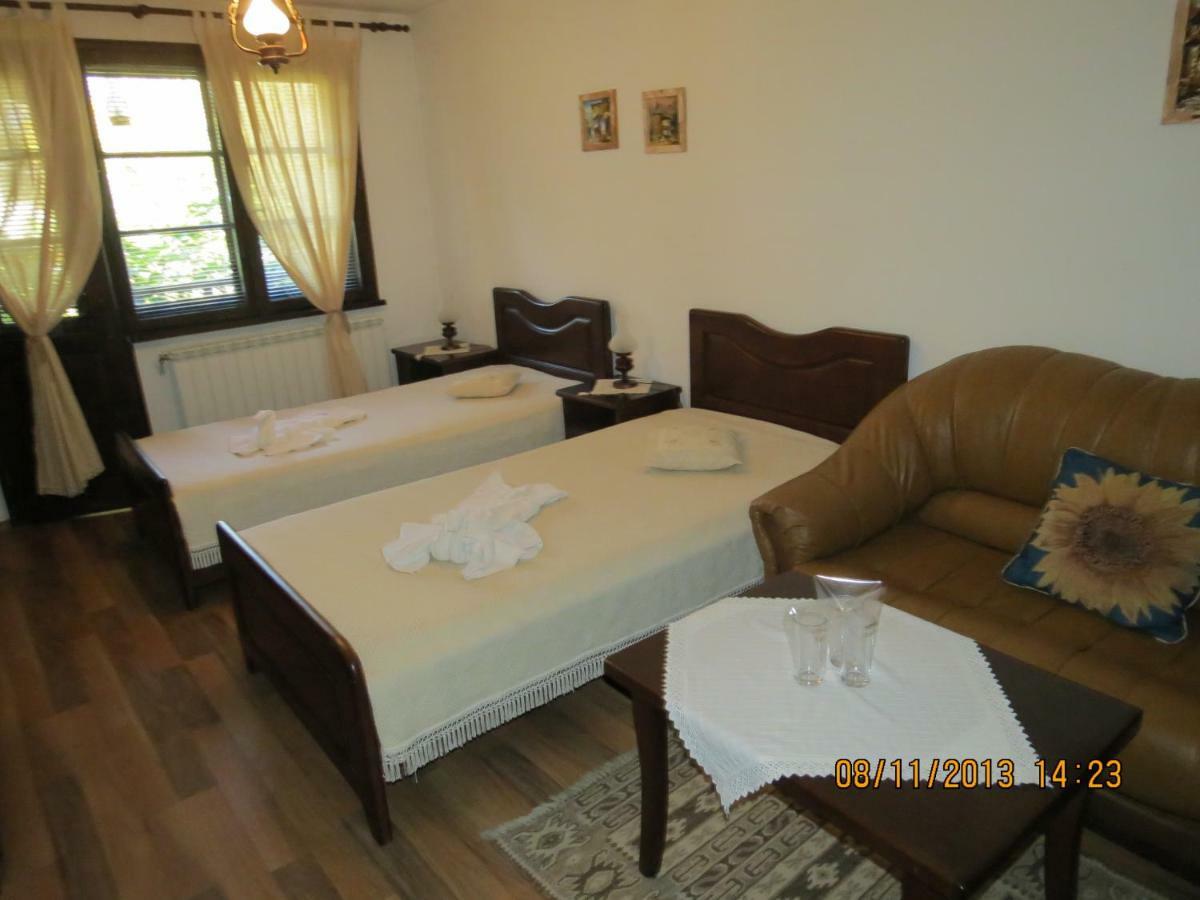 Oazis Guesthouse Lovech Exterior photo